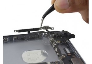 Замена шлейфа кнопок регулировки громкости iPhone 6S Plus