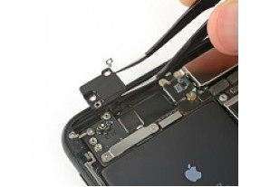 Замена левой верхней антенны Wi-Fi на iPhone 7 Plus