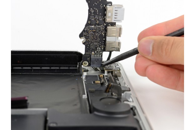 31 - Шаг 31 - Плата MagSafe