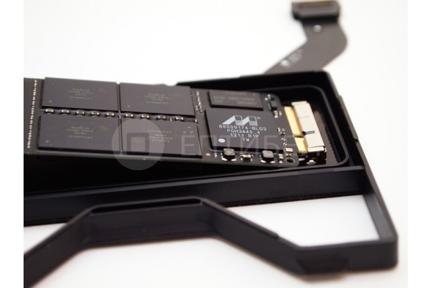 10 - Шаг 10 - Извлечение SSD носителя из модуля