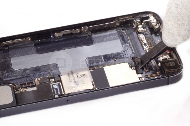 17 - Шаг 17 - Отключение шлейфов