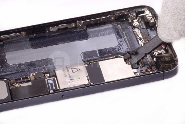 17 - Шаг 17 - Отключение шлейфов