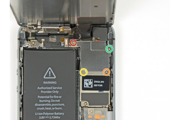 Как заменить аккумулятор на iPhone 5?