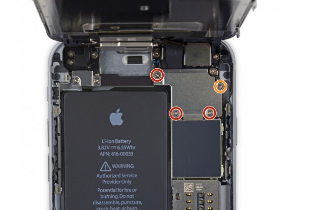 16 - Шаг 16 - Отсоединение дисплея