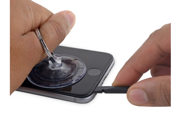 4 - Шаг 4 - Поднятие дисплейного модуля