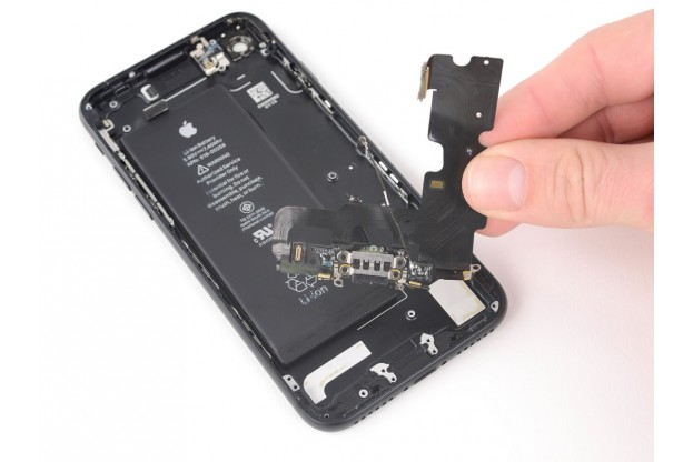 Замена кабеля питания и датчика iPhone 4